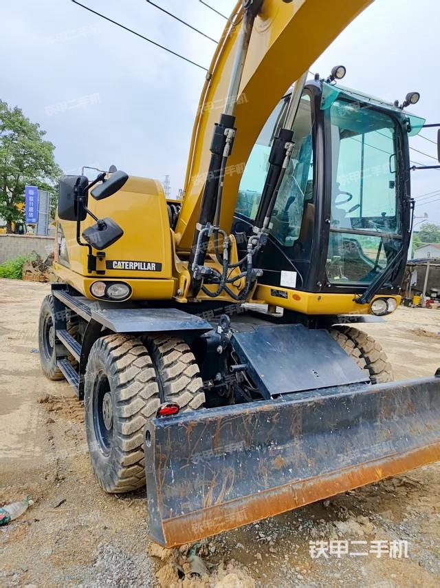 驾驶室整体(整机外观) 驾驶室整体(整机外观)