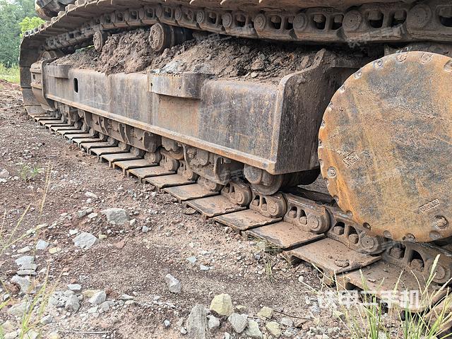 單側(cè)履帶整體(整機外觀) 單側(cè)履帶整體(整機外觀)