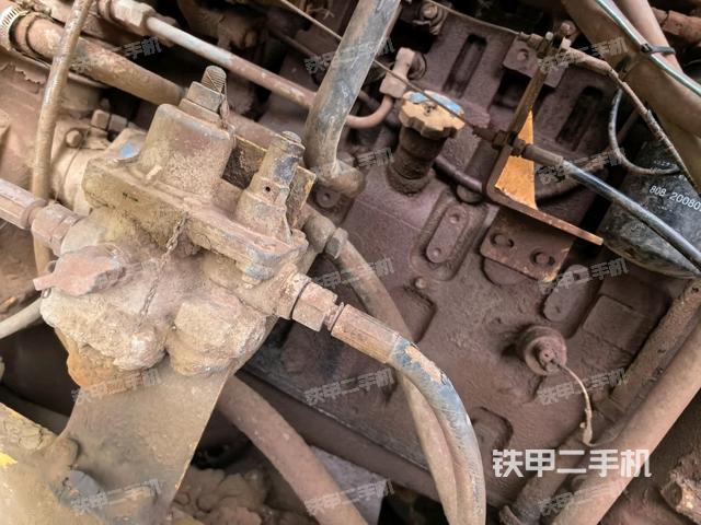 风扇及皮带(压路机发动机舱) 风扇及皮带(压路机发动机舱)