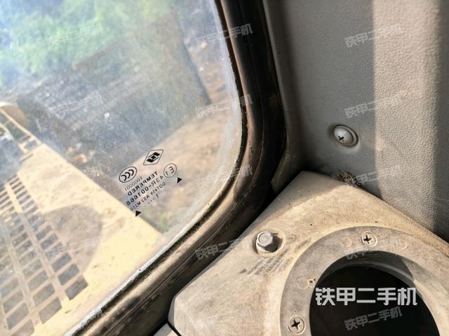 駕駛室正側(cè)(駕駛室部分) 駕駛室正側(cè)(駕駛室部分)