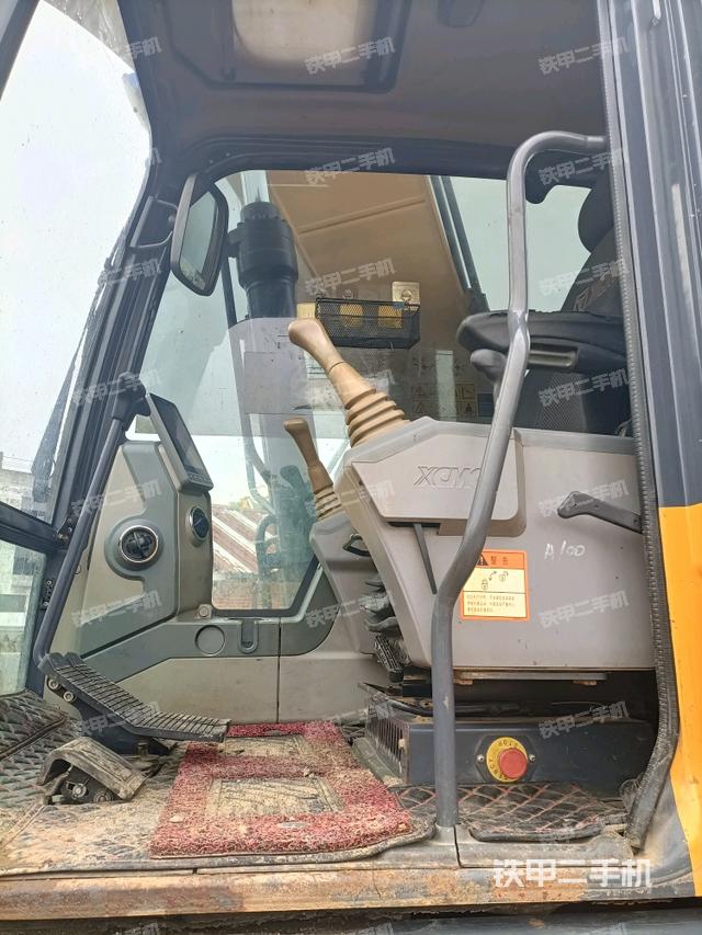 驾驶室整体(整机外观) 驾驶室整体(整机外观)