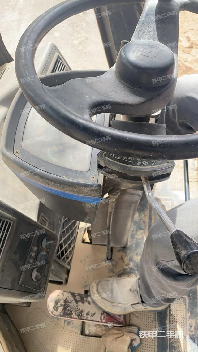 駕駛室工作臺(整機外觀及大件) 駕駛室工作臺(整機外觀及大件)