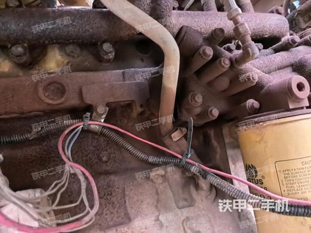 散热器全景(压路机发动机舱) 散热器全景(压路机发动机舱)