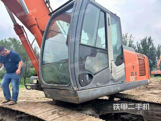 駕駛室頂部(整機外觀) 駕駛室頂部(整機外觀)