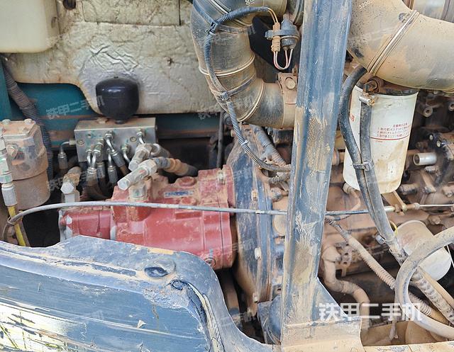 液压泵舱室正面整体(整机外观) 液压泵舱室正面整体(整机外观)