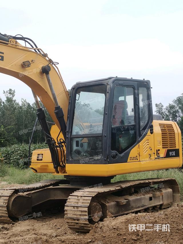 驾驶室整体(整机外观) 驾驶室整体(整机外观)