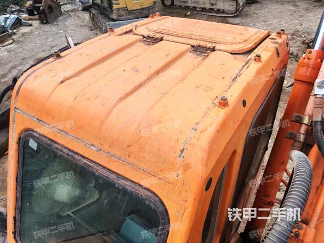 驾驶室顶部俯视(上车部件) 驾驶室顶部俯视(上车部件)