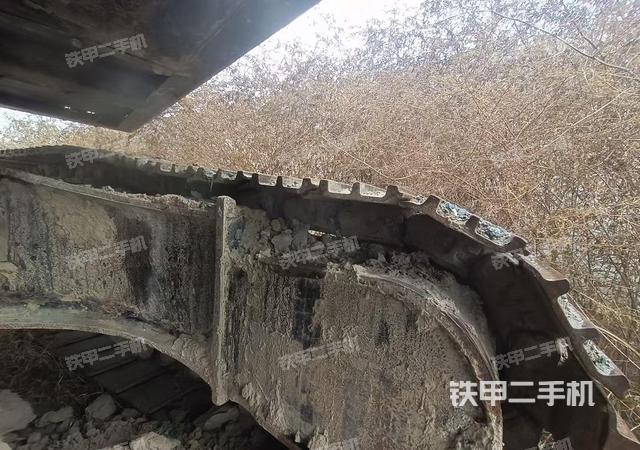 單側(cè)履帶整體(整機外觀) 單側(cè)履帶整體(整機外觀)