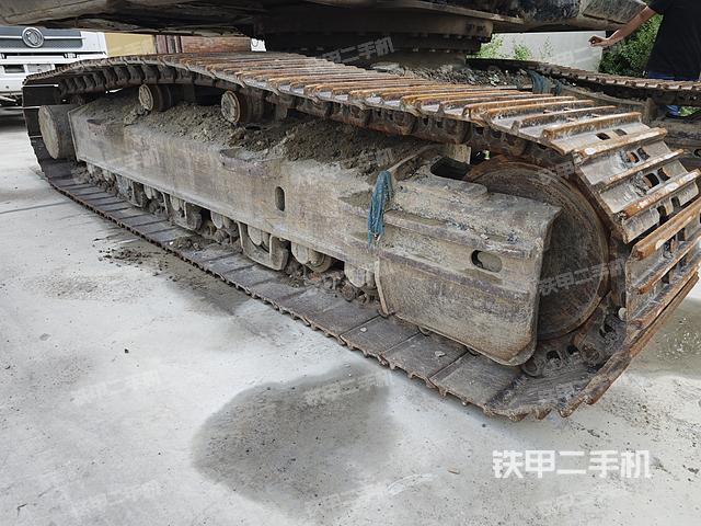 單側(cè)履帶整體(整機外觀) 單側(cè)履帶整體(整機外觀)