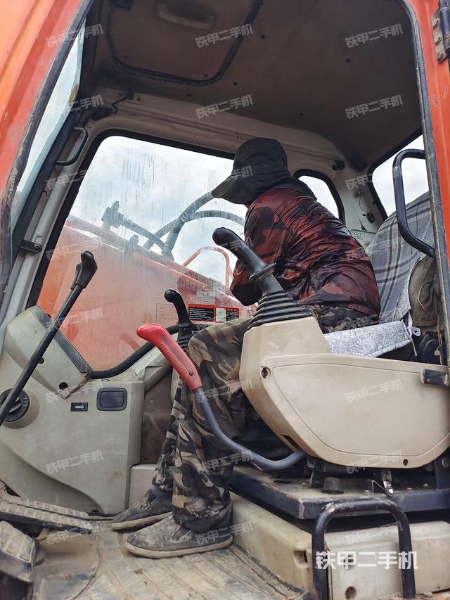 驾驶室整体(整机外观) 驾驶室整体(整机外观)