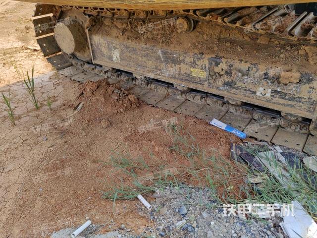 单侧履带整体(整机外观) 单侧履带整体(整机外观)