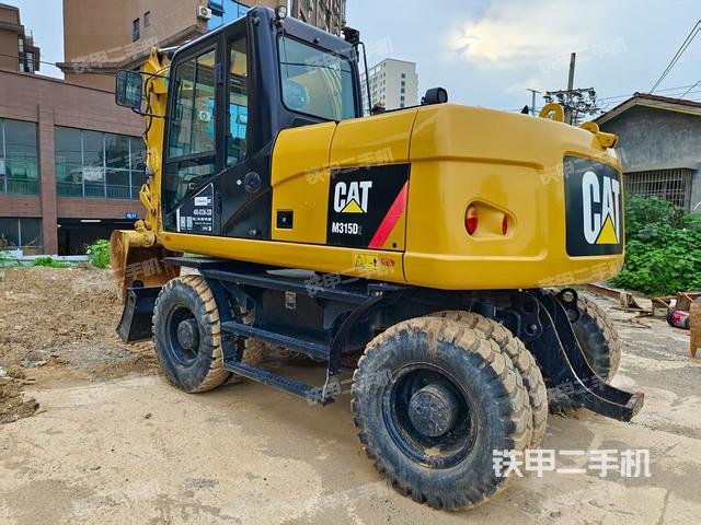 单侧履带整体(整机外观) 单侧履带整体(整机外观)