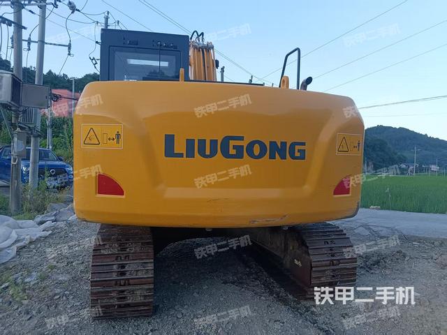 驾驶室顶部（整机外观）