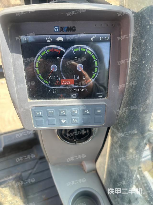 驾驶室整体(整机外观) 驾驶室整体(整机外观)