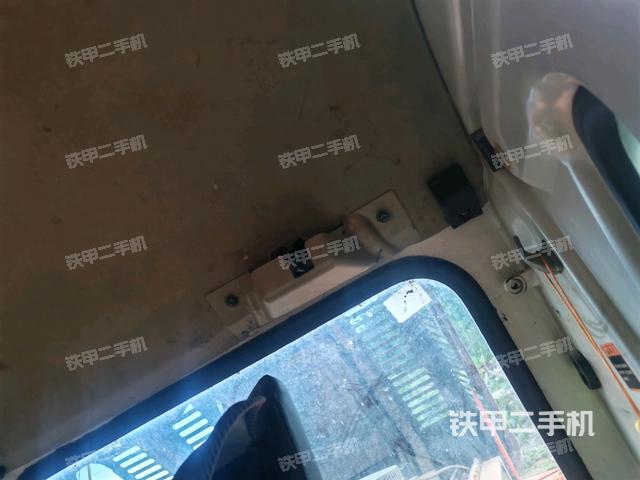 左后方玻璃角标(驾驶室部分) 左后方玻璃角标(驾驶室部分)