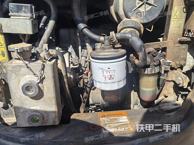液壓泵艙室正面整體(整機外觀) 液壓泵艙室正面整體(整機外觀)