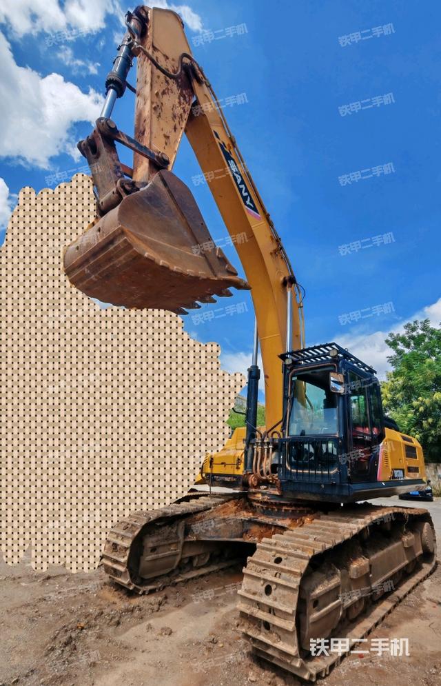 驾驶室顶部(整机外观) 驾驶室顶部(整机外观)