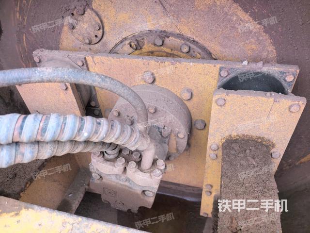 后轮右侧全景(压路机前后车架) 后轮右侧全景(压路机前后车架)