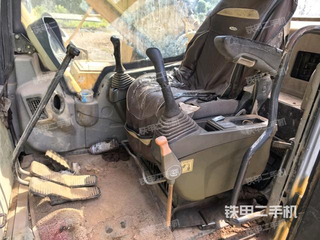 后窗玻璃角標(駕駛室部分) 后窗玻璃角標(駕駛室部分)