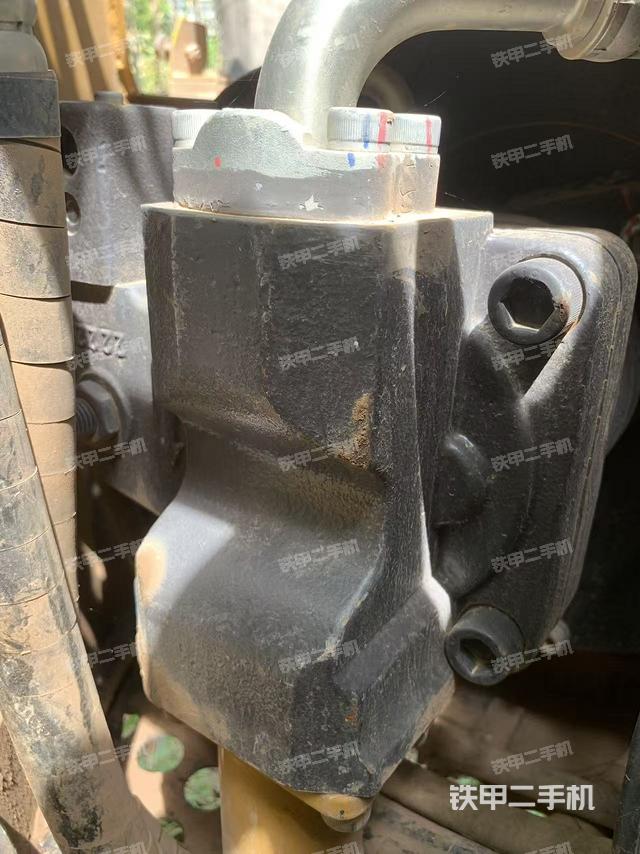 液壓泵艙室正面整體(整機(jī)外觀) 液壓泵艙室正面整體(整機(jī)外觀)