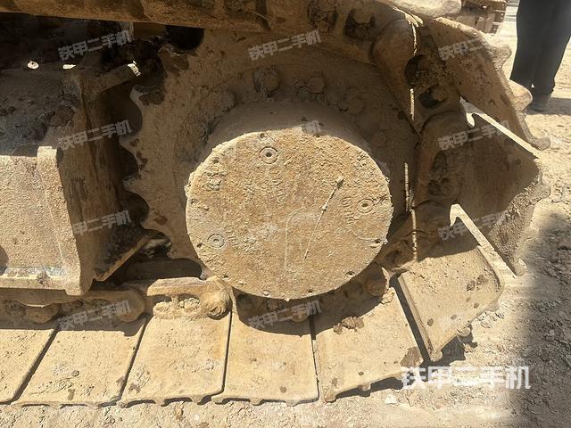 单侧履带整体(整机外观) 单侧履带整体(整机外观)