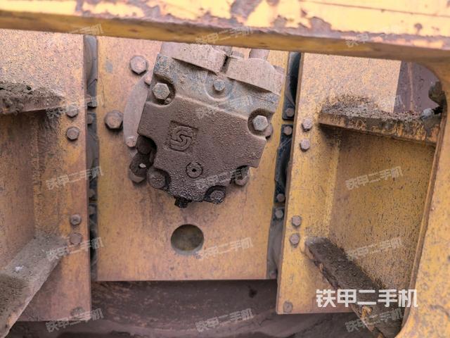 后轮左侧全景(压路机前后车架) 后轮左侧全景(压路机前后车架)