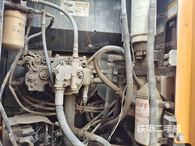 液壓泵艙室正面整體(整機(jī)外觀) 液壓泵艙室正面整體(整機(jī)外觀)