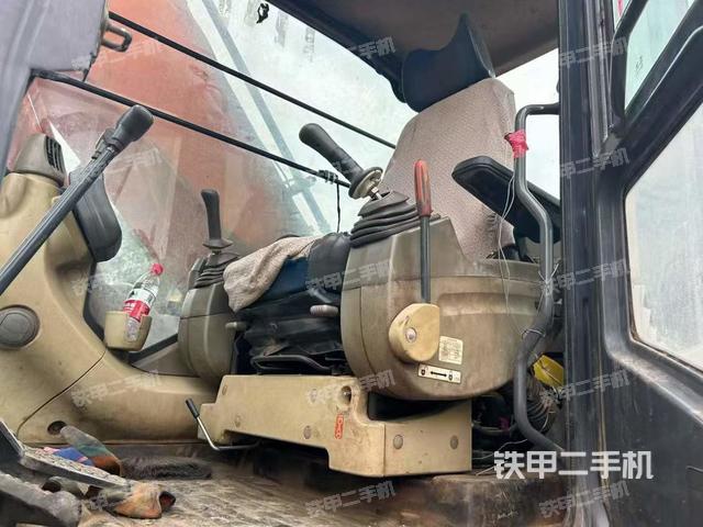 駕駛室整體(整機外觀) 駕駛室整體(整機外觀)