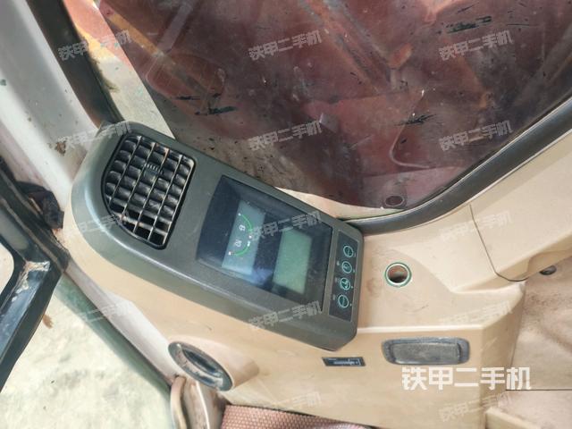 显示屏 (驾驶室部分) 显示屏 (驾驶室部分)