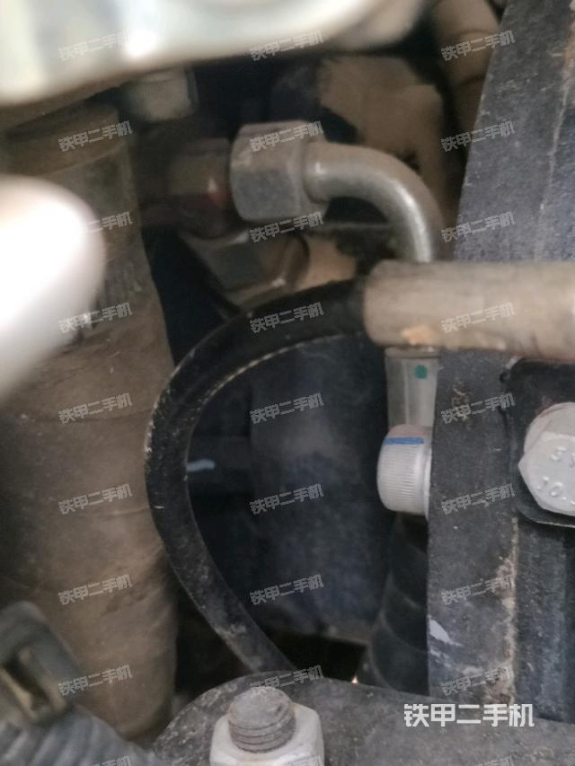 液压泵舱室正面整体(整机外观) 液压泵舱室正面整体(整机外观)