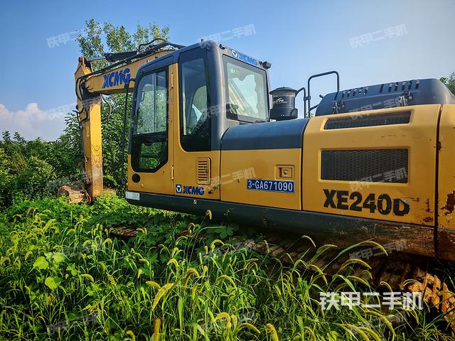 驾驶室顶部(整机外观) 驾驶室顶部(整机外观)