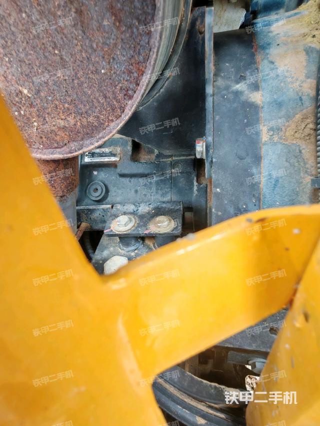 液壓泵艙室正面整體(整機(jī)外觀) 液壓泵艙室正面整體(整機(jī)外觀)