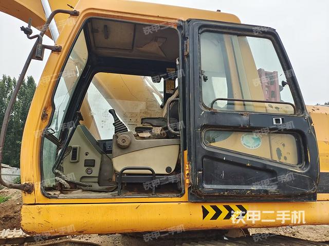 驾驶室整体(整机外观) 驾驶室整体(整机外观)