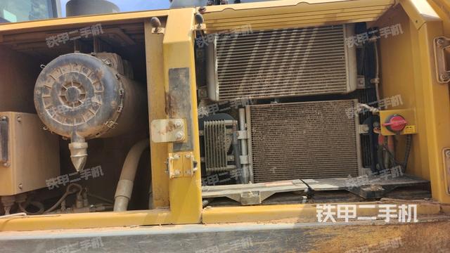 散熱器正面(大件艙室) 散熱器正面(大件艙室)