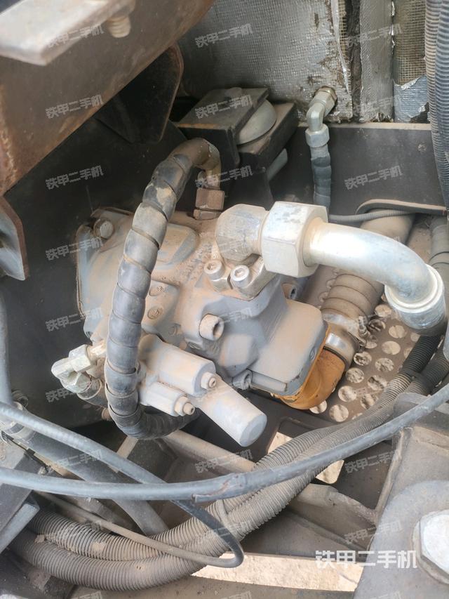 液壓泵艙室正面整體(整機(jī)外觀) 液壓泵艙室正面整體(整機(jī)外觀)