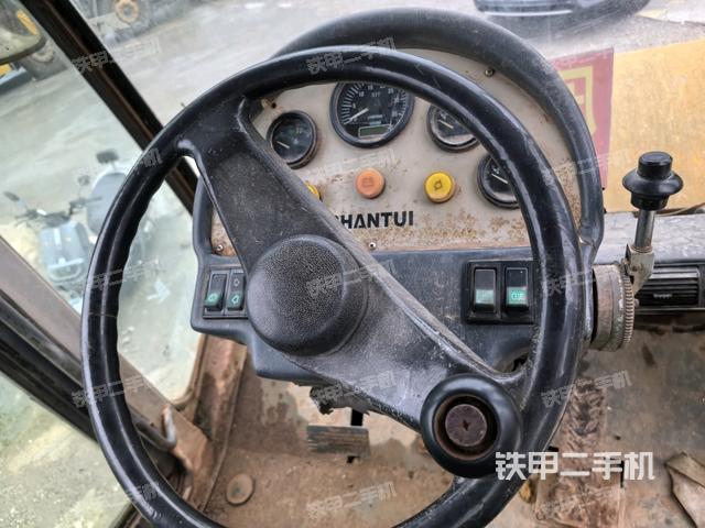 驾驶室内座椅、仪表操作手柄全景(压路机驾驶室) 驾驶室内座椅、仪表操作手柄全景(压路机驾驶室)