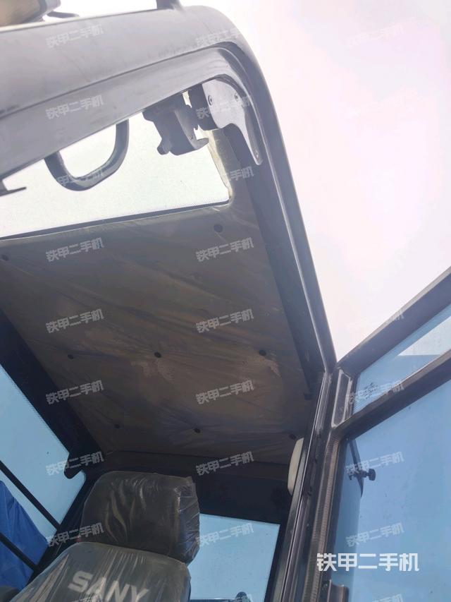 駕駛室頂部（整機外觀）