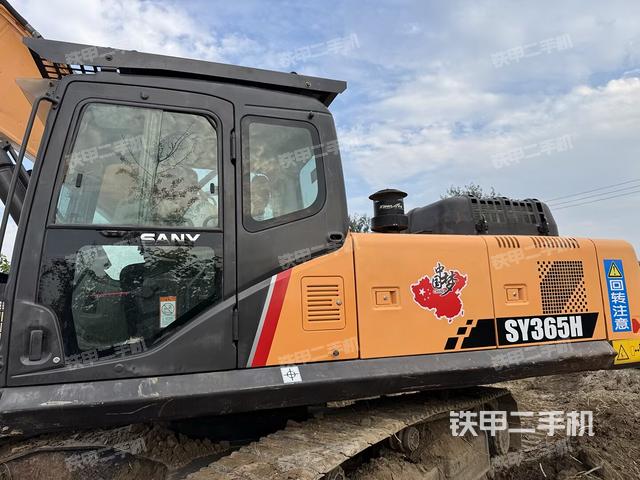 駕駛室頂部(整機外觀) 駕駛室頂部(整機外觀)