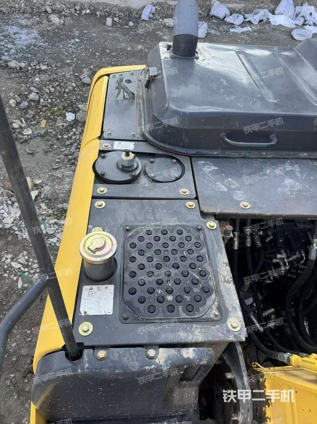 駕駛室頂部(整機外觀) 駕駛室頂部(整機外觀)