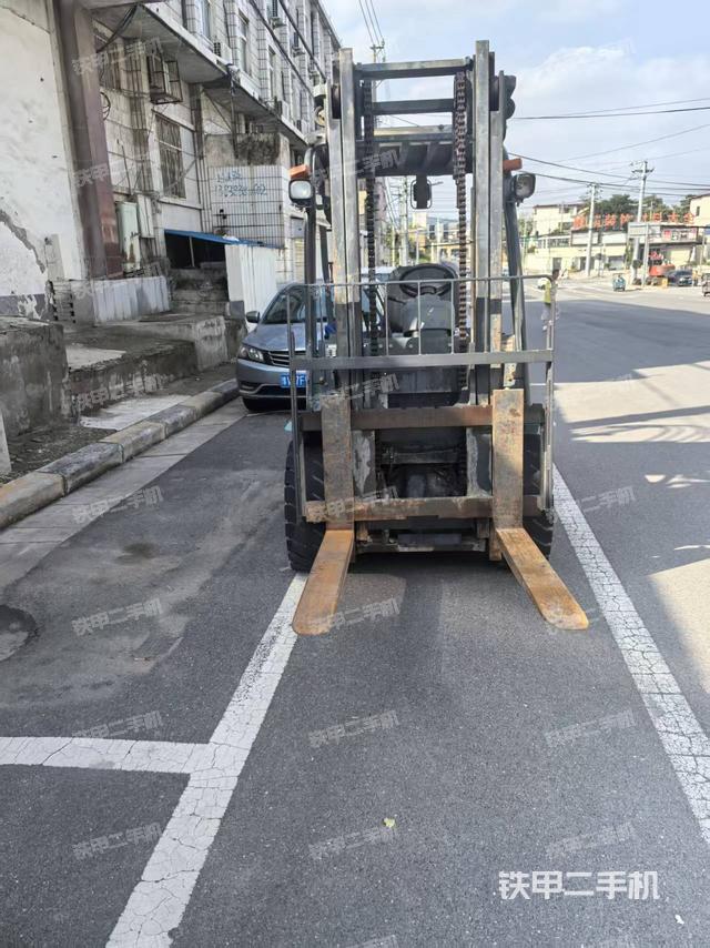 駕駛室操作臺(設(shè)備外觀及核心部件) 駕駛室操作臺(設(shè)備外觀及核心部件)