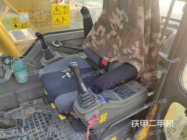 驾驶室整体(整机外观) 驾驶室整体(整机外观)