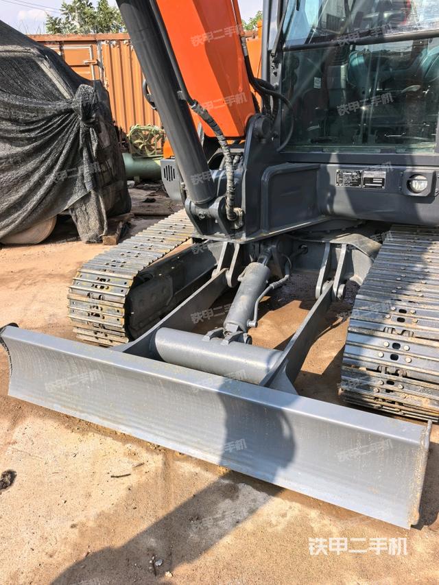 轉盤和下車架正前(工作和回轉裝置) 轉盤和下車架正前(工作和回轉裝置)