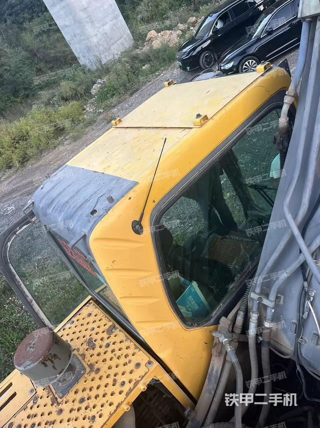 駕駛室頂部(整機外觀) 駕駛室頂部(整機外觀)