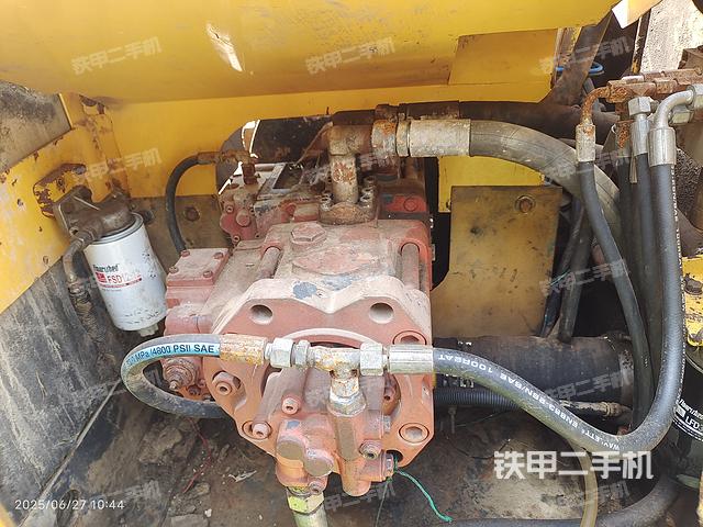 液壓泵艙室正面整體（整機(jī)外觀）