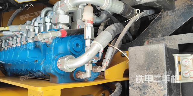 回轉(zhuǎn)馬達和主控閥（整機外觀）