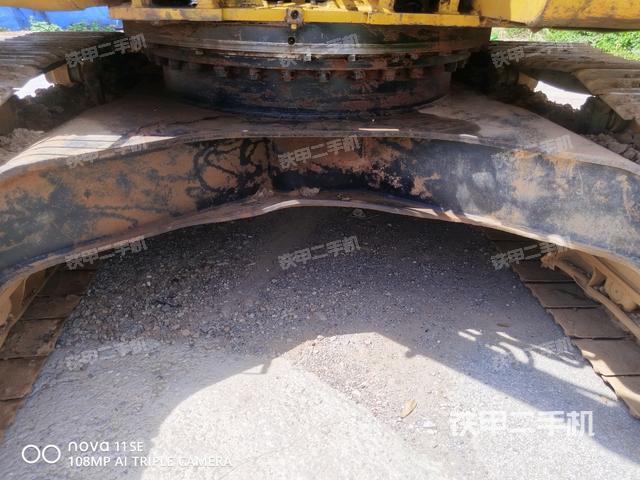 轉(zhuǎn)盤和下車架正前(工作和回轉(zhuǎn)裝置) 轉(zhuǎn)盤和下車架正前(工作和回轉(zhuǎn)裝置)