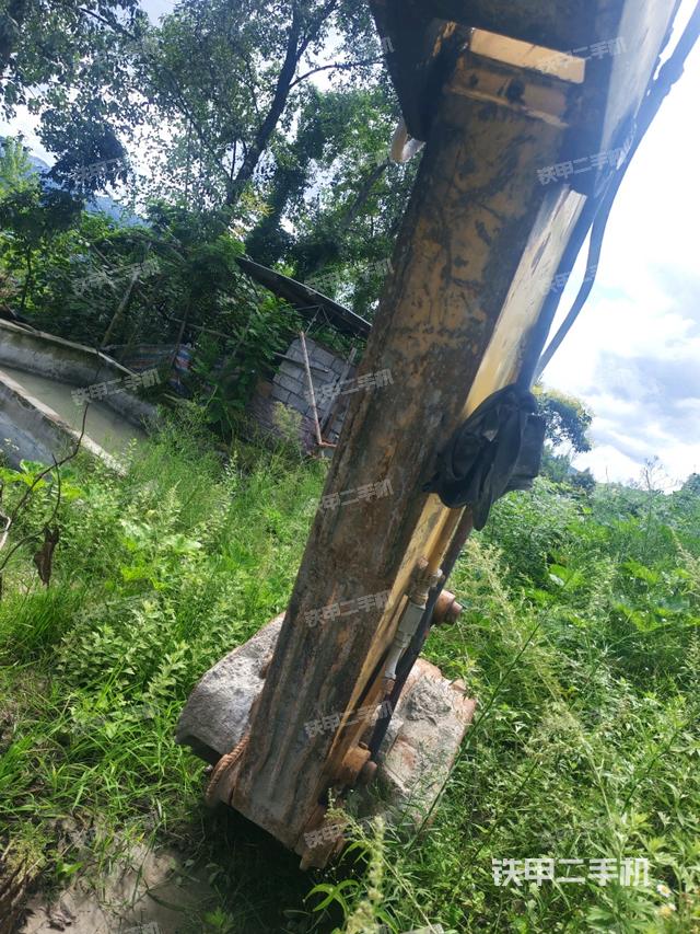 轉(zhuǎn)盤(pán)和下車(chē)架正前(工作和回轉(zhuǎn)裝置) 轉(zhuǎn)盤(pán)和下車(chē)架正前(工作和回轉(zhuǎn)裝置)