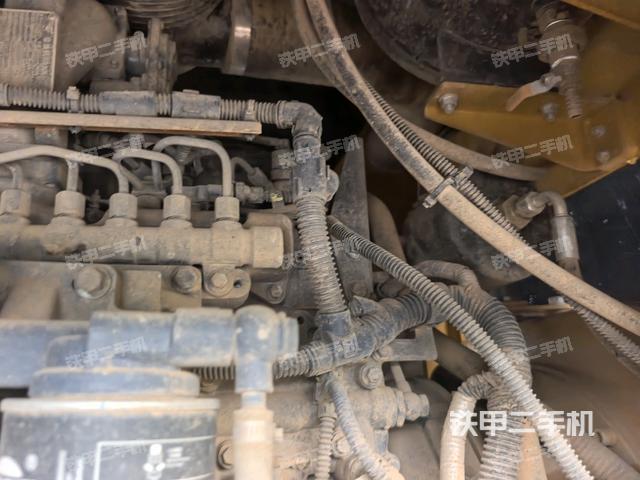 散熱器全景（壓路機(jī)發(fā)動(dòng)機(jī)艙）