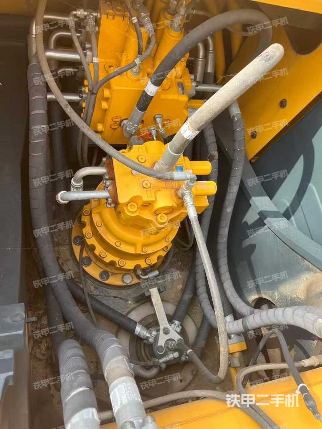 回转马达和主控阀（整机外观）