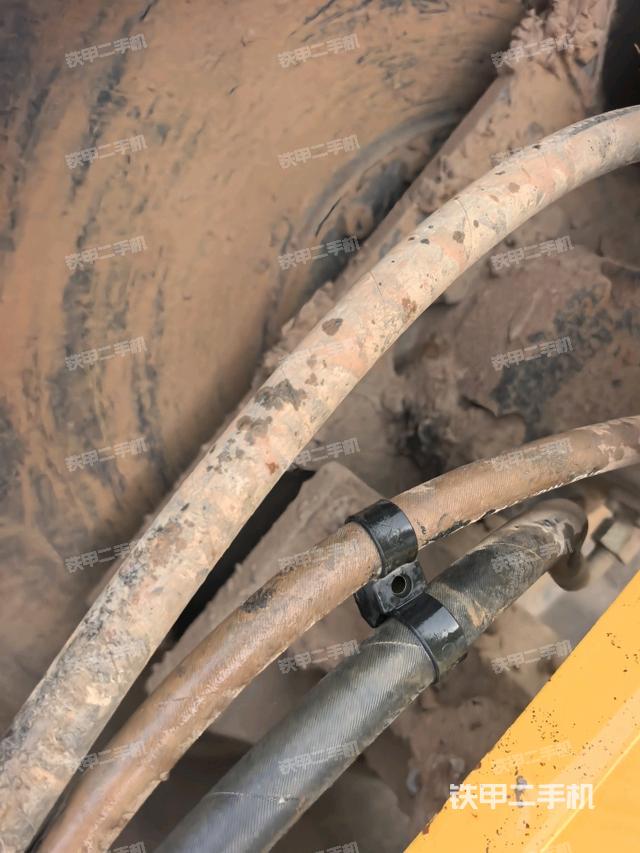 駕駛室內(nèi)座椅、儀表操作手柄全景（壓路機(jī)駕駛室）